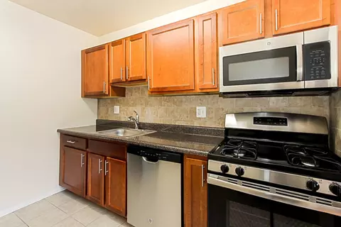 2515 R St SE #311, Washington, DC 20020