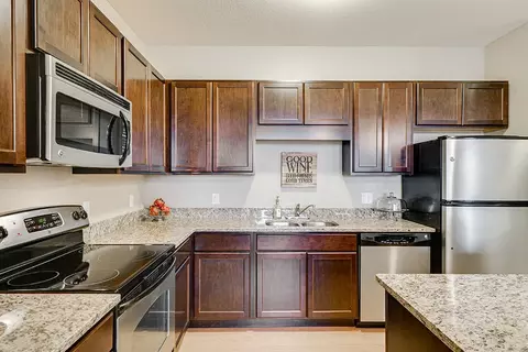 1300 Northwest Pkwy #330, New Brighton, MN 55112