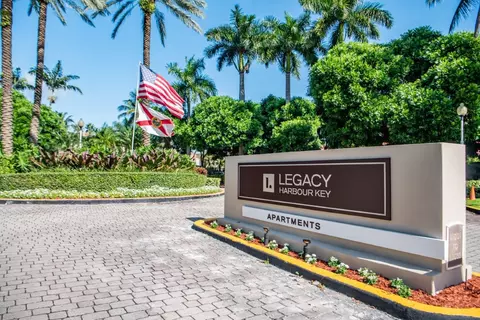 11033 N Kendall Dr #F202, Miami, FL 33176