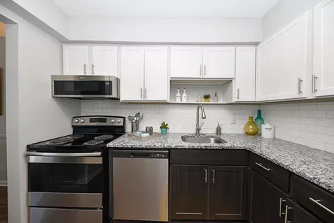 820 River Dell Dr #E05, Louisville, KY 40206