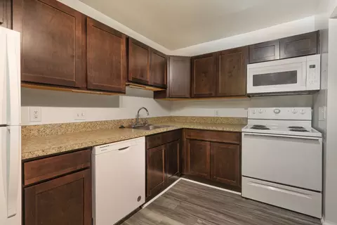 950 Village Green Ln #04-2039, Waterford, MI 48328