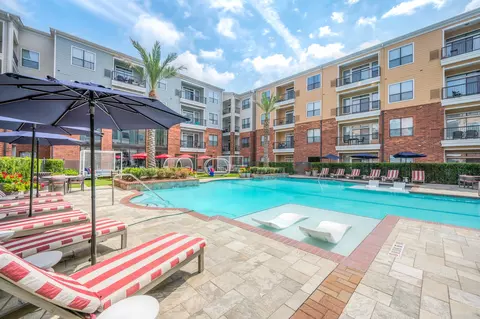 2727 W 18th St #423, Houston, TX 77008