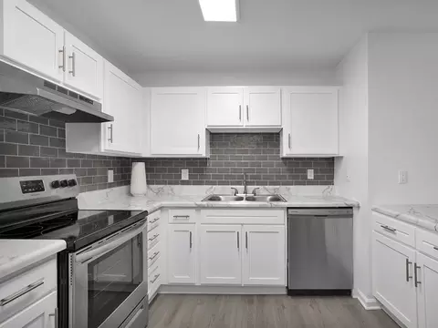812 Crescent Commons Way #824-302, Fayetteville, NC 28314