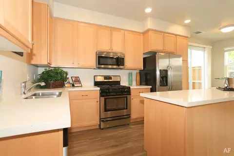 5121 Dowdell Ave #73, Rohnert Park, CA 94928