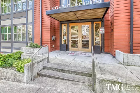 3916 S Corbett Ave #405, Portland, OR 97239