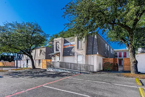 2900 South Fwy #4-121, Fort Worth, TX 76104