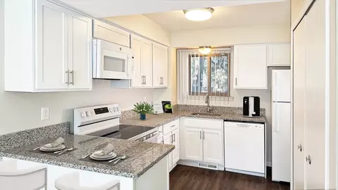 29900 Franklin Rd #3-38, Southfield, MI 48034