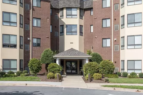 2009 Saint Thomas Dr #2009-407, Waldorf, MD 20602
