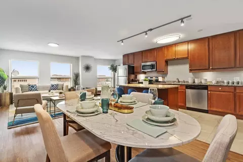 595 S Des Plaines River Rd #612, Des Plaines, IL 60016