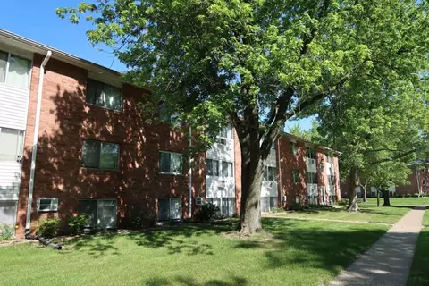 3632 Pine Ridge Ct #16112, Moline, IL 61265