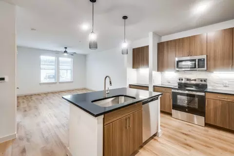 511 N Ewing #1-101, Dallas, TX 75205