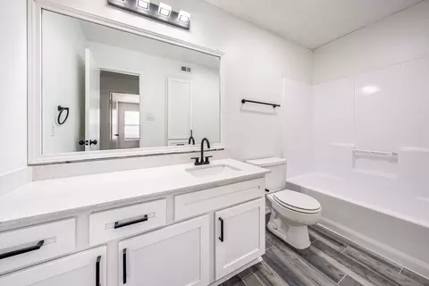 1565 N Business Ih 35 #224, New Braunfels, TX 78130