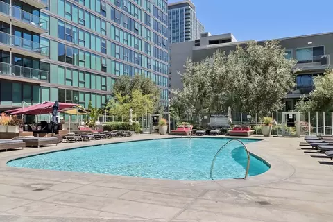 700 W 9th St #2401, Los Angeles, CA 90015