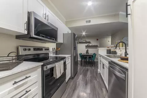 12155 Tributary Point Dr #182, Gold River, CA 95670