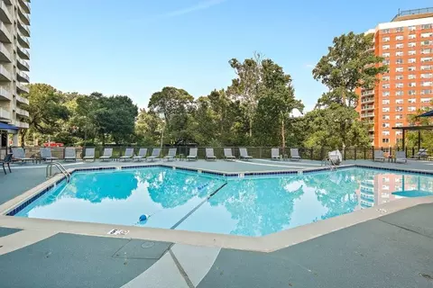 110 W 39th St #1401, Baltimore, MD 21210