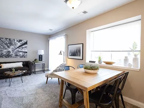 921 Parliament Pl #06-0612, Greenwood, IN 46142