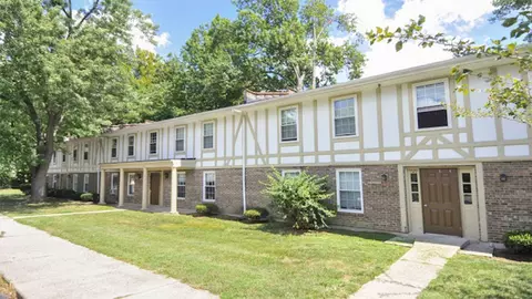5546 Indian Oaks Cir #EO 5620-4, Louisville, KY 40219