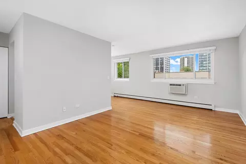 2727 N Pine Grove Ave #0202, Chicago, IL 60614