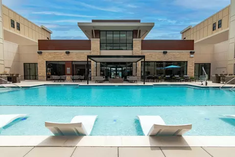 940 NW Pryor Rd #429, Lees Summit, MO 64081