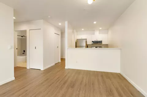2727 Eastlake Ave E #208, Seattle, WA 98102
