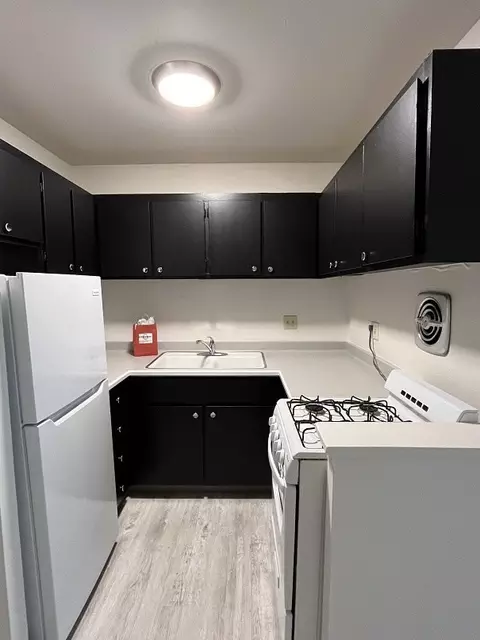3869 N Humboldt Ave #207, Milwaukee, WI 53212