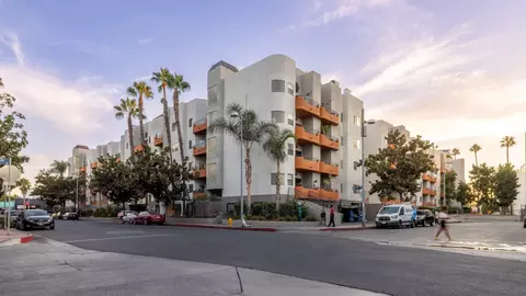 5225 Blakeslee Ave #401, Los Angeles, CA 91601
