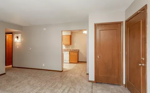 202 NE Trilein Dr #202-2, Ankeny, IA 50021