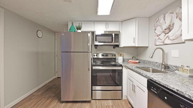 7025 Bronner Cir #7120-7, Louisville, KY 40218