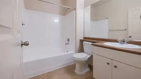 19200 Nordhoff St #1710, Los Angeles, CA 91324