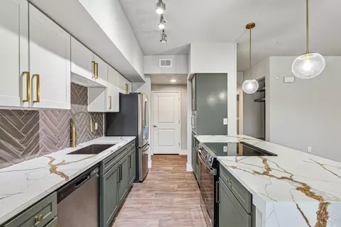 15500 Cutten Rd #2102, Houston, TX 77070