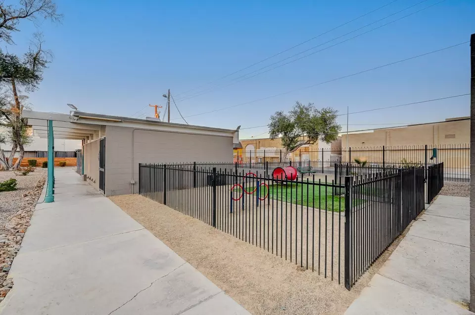 713 E Sahara Ave