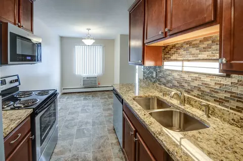 1492 Charlton St #209, Saint Paul, MN 55118