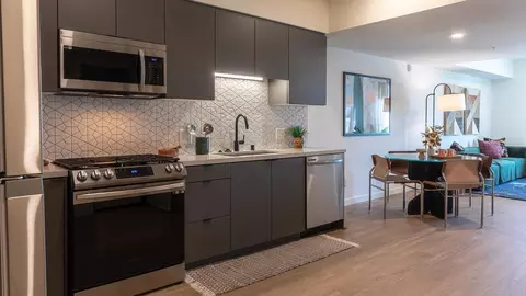 5620 De Longpre Ave #607, Los Angeles, CA 90028