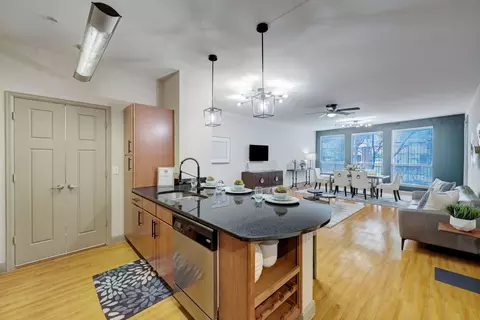 2401 S Gessner Rd #322, Houston, TX 77063