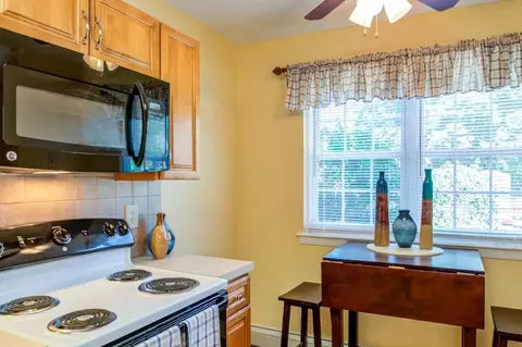601 Park St #4D, Bordentown, NJ 08505