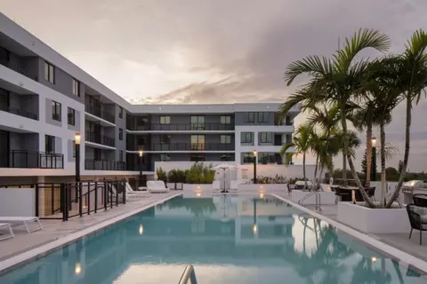 2233 Hollywood Blvd #213, Hollywood, FL 33020