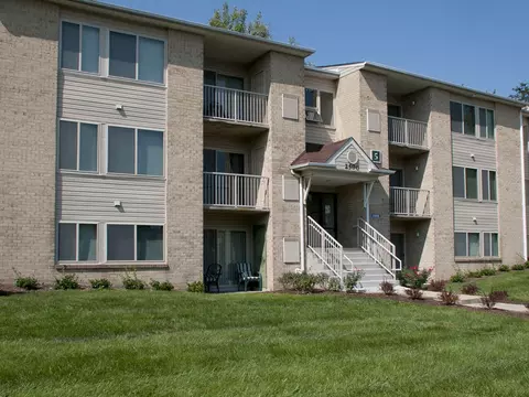 2482 Lake Dr #338, Waldorf, MD 20601