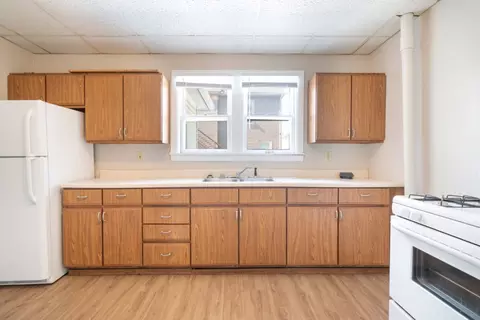 2110 College St #4, Cedar Falls, IA 50613