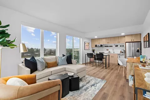 6300 9th Ave NE #320, Seattle, WA 98115