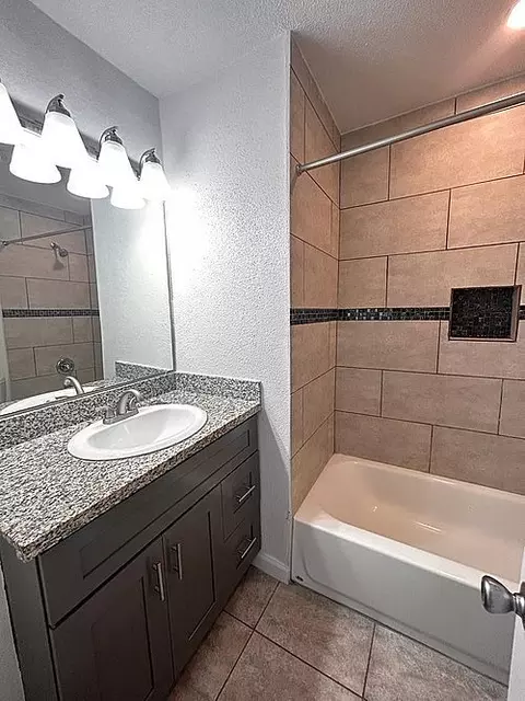 6310 Dumfries Dr #393, Houston, TX 77096