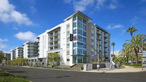 5900 Center Dr #104, Los Angeles, CA 90045