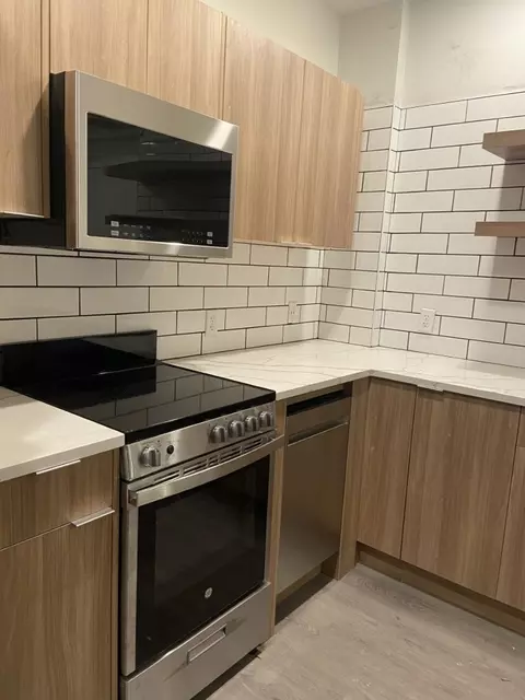 654 Girard St NW #210, Washington, DC 20001