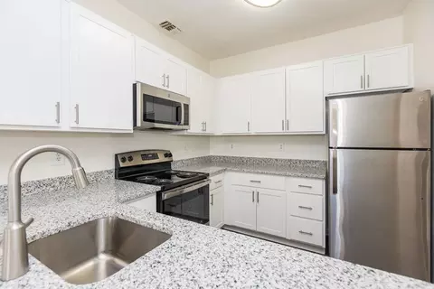 101 Park Ave #402, Gaithersburg, MD 20877