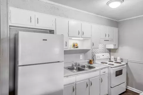 2360 W Broad St #312, Athens, GA 30606