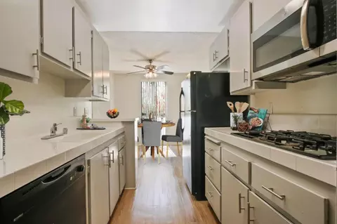 10853 Rose Ave #31, Los Angeles, CA 90034