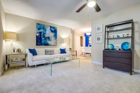 201 W Montgomery Cross Rd #01-012, Savannah, GA 31406