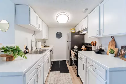 2905 S Lees Summit Rd #802, Independence, MO 64055
