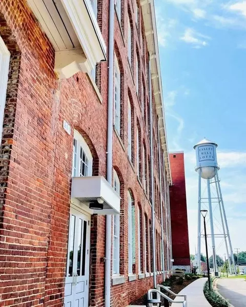 601 S 5th St #406, Easley, SC 29640