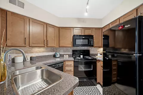 1647 Westminster Dr #103, Naperville, IL 60563