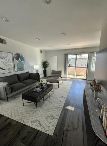 22035 Burbank Blvd #N-122, Los Angeles, CA 91367